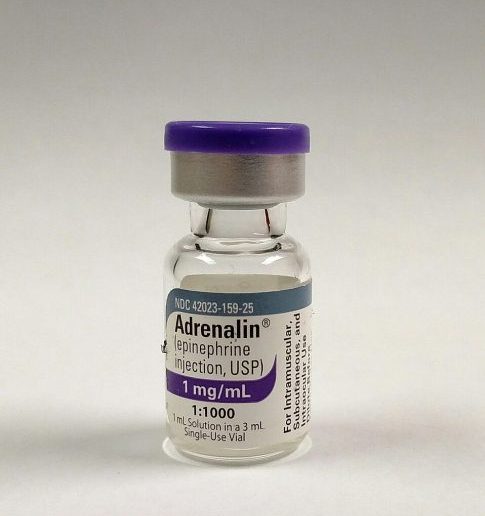 Na medicina, a adrenalina é um medicamento de emergência utilizado em algumas situações específicas. Em caso de parada cardiorrespiratória, por exemplo, pode-se administrar adrenalina para tentar restabelecer a circulação.