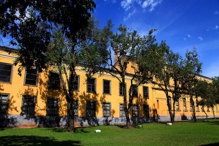 O Espaço Fábrica São Luiz é uma antiga fábrica de tecidos inaugurada em 1869 e que hoje é um patrimônio histórico e centro cultural.