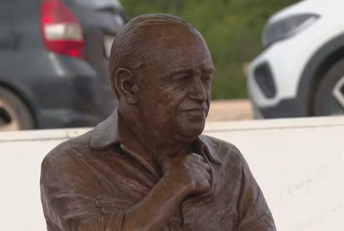 Escultura celebra 118 anos de Oscar Niemeyer no coração da capital