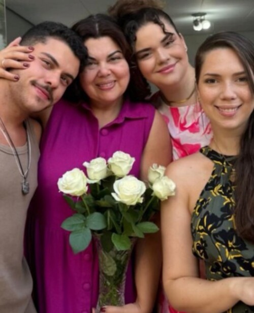 Na vida pessoal, Fabiana é mãe de três filhos, Beatriz, Laura e Samuel, e foi casada com o uruguaio Bruno Muniz entre 2010 e 2017 e com Diogo Mello entre 2017 e 2023.
