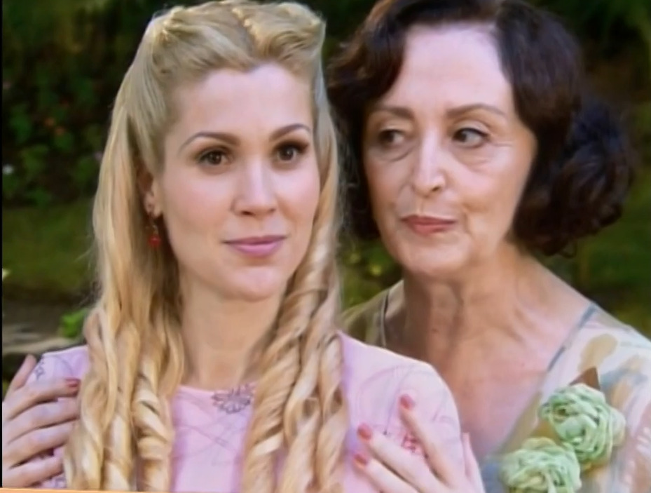 Um dos papéis mais marcantes de sua carreira foi a vilã Débora na novela “Alma Gêmea”, de Walcyr Carrasco, em 2005.
