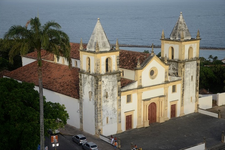<p>Entre seus principais monumentos está a Sé de Olinda, oficialmente chamada de Catedral de São Salvador do Mundo. </p>
