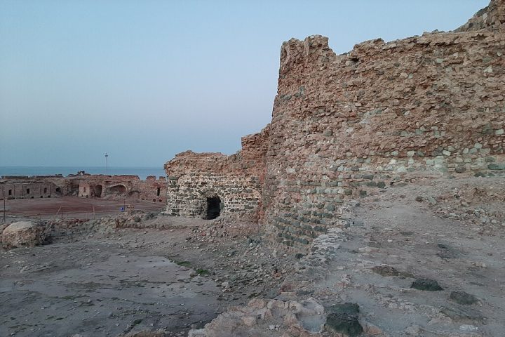 Entre os séculos 16 e 17, a ilha esteve sob domínio português, período em que foi construída uma fortaleza: o Forte de Nossa Senhora da Conceição. 
