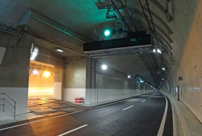 Yamate Tunnel, Tóquio, Japão - Wikimedia Commons/PekePON