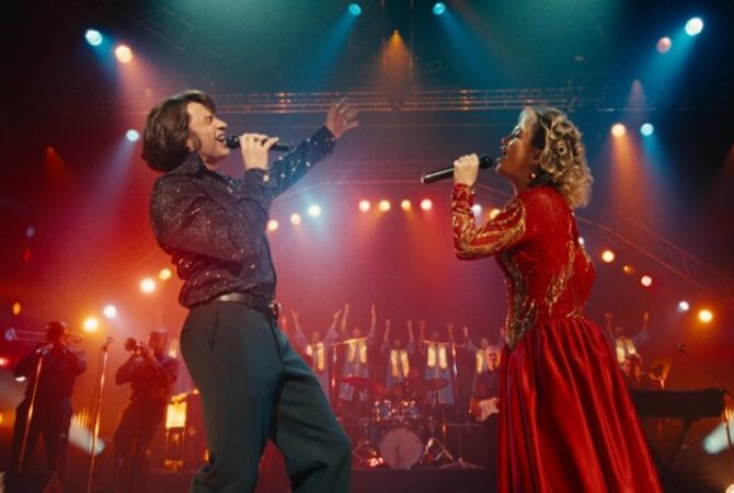 Hugh Jackman e Kate Hudson dividem a tela em novo filme