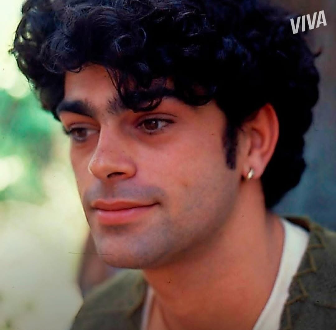 Sua estreia na televisão ocorreu em 1992, na novela “Pedra sobre Pedra”, da TV Globo.
