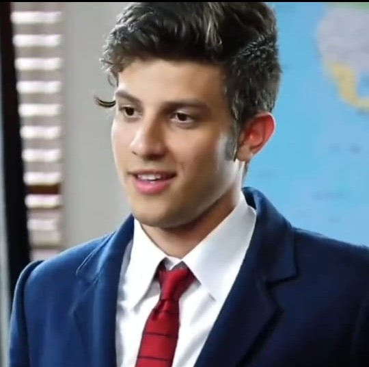 Um ano depois, ele assumiu o papel de protagonista na versão brasileira da novela “Rebelde”, também na Record TV, interpretando Tomás Campos Sales Penedo. Durante sua participação na novela, também integrou o grupo musical formado pelos atores da produção, a banda Rebeldes, que existiu entre 2011 e 2013.
