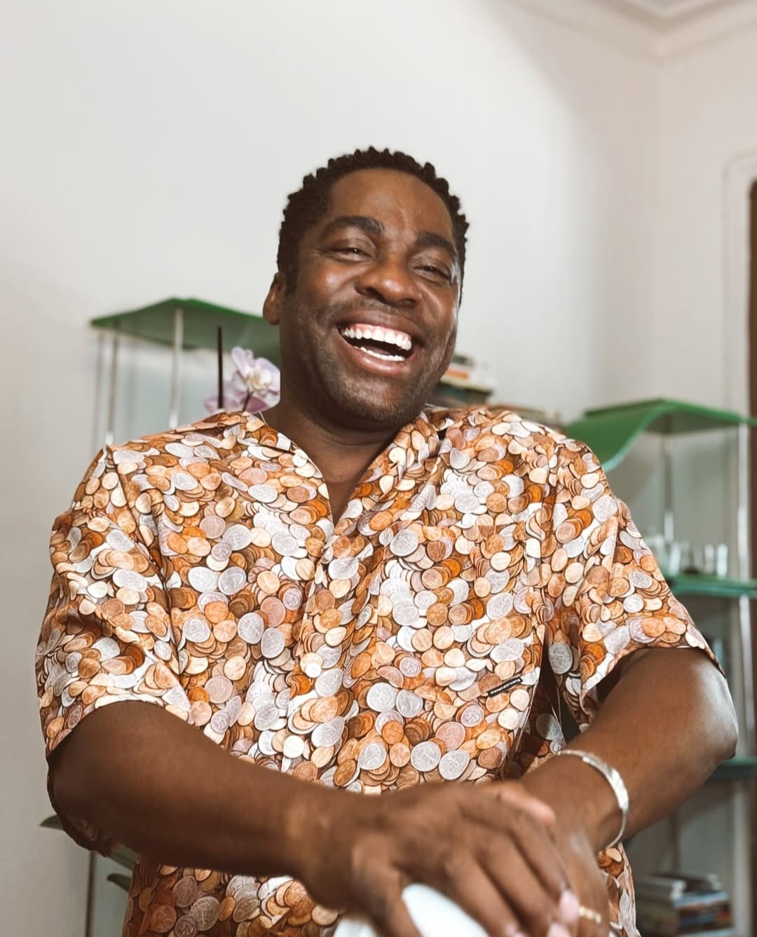 <p>Seu primeiro trabalho cinematográfico aconteceu de forma discreta como figurante no filme “Jenipapo”, em 1995.</p>
