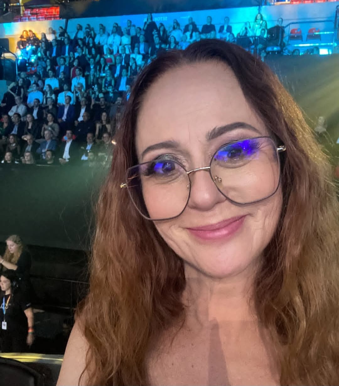 No teatro, integrou montagens como 