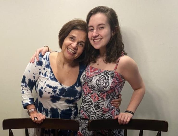 Cláudia tem uma filha, Iza Rodrigues Hieatt, nascida em 2002, fruto de seu relacionamento com Brent Hieatt, que durou de 2000 a 2004.
