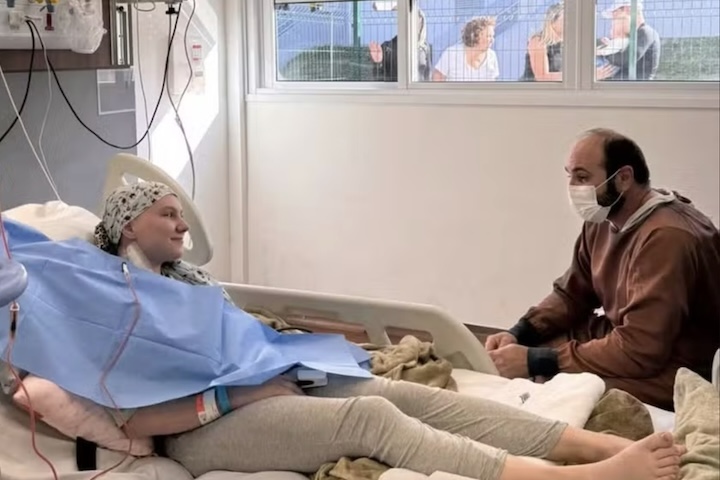 No dia 29/11, Joelson visitou a filha, que já estava em um quarto de observação. “Estive no quarto com a Isabel. Ela está sem aparelhos, recebendo alimentação por sonda. Conversamos, trocamos olhares de fé e esperança”, relatou ele.