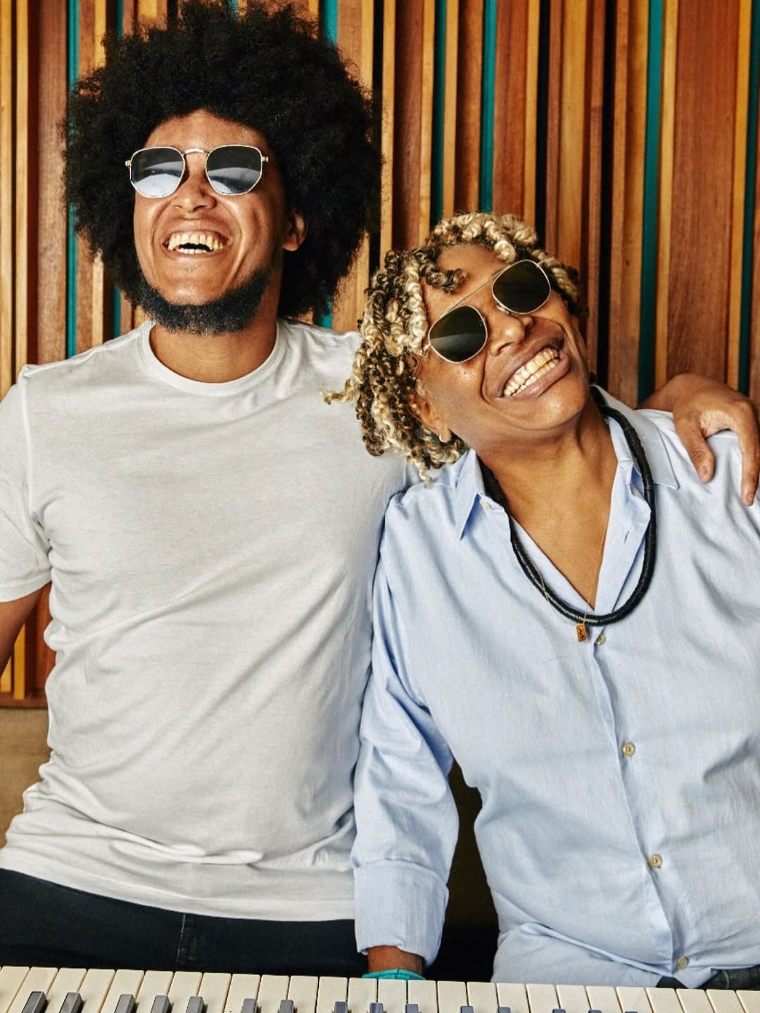 O show de Réveillon também terá um significado especial para a cantora, que dividirá o palco com seu tecladista, Luiz Otávio, que é deficiente visual e produtor do álbum “Pagode da Mart’nália”. 
