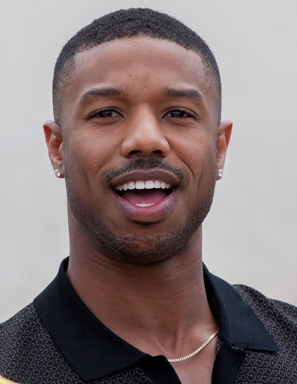 <p>Recentemente, Michael B. Jordan venceu o prêmio de Melhor Ator por “Pecadores” no San Diego Film Critics Society Awards 2025. Na mesma cerimônia, o filme também foi premiado nas categorias Direção, Uso de Música e Melhor Filme.</p>
