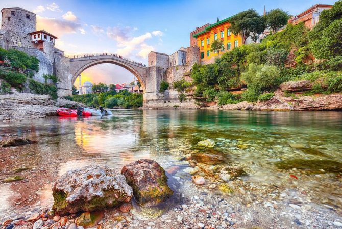 Joia medieval na Herzegovina, Mostar é símbolo da vitória sobre a guerra