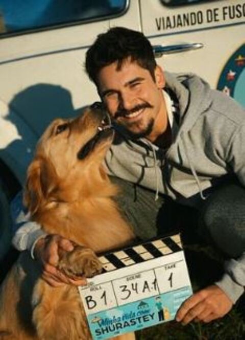 Nicolas Prattes dará vida a Jesse Koz no longa. O ator já participou de produções como 