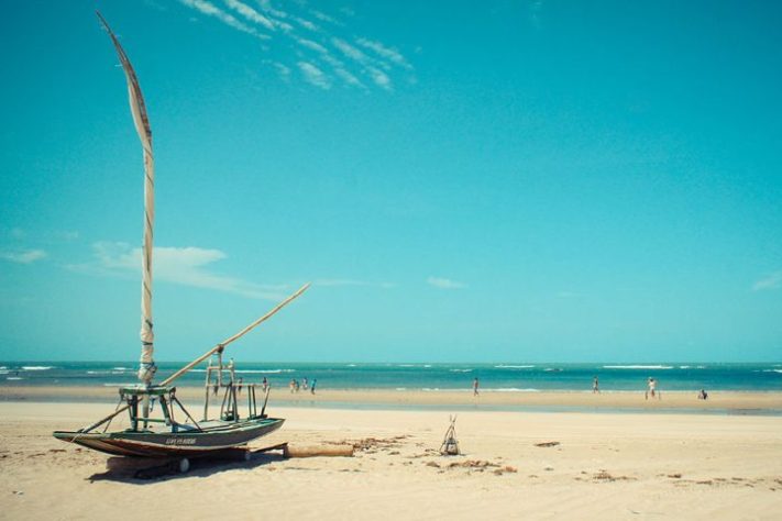 Praia de Flecheiras, Trairi (Ceará) - Wikimedia Commons/Marcelo Sazo