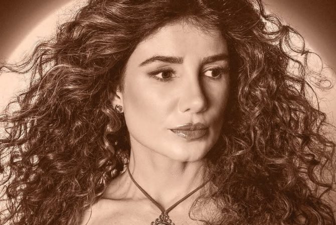 Em nova fase da carreira, Paula Fernandes diz que foi “boi de piranha”