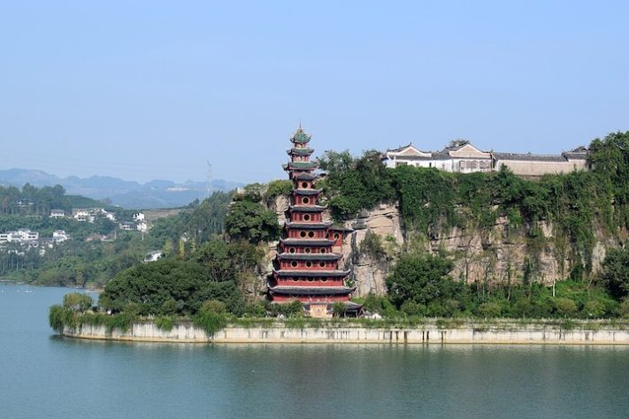 Shibaozhai, China - Wikimedia Commons/Dreizung