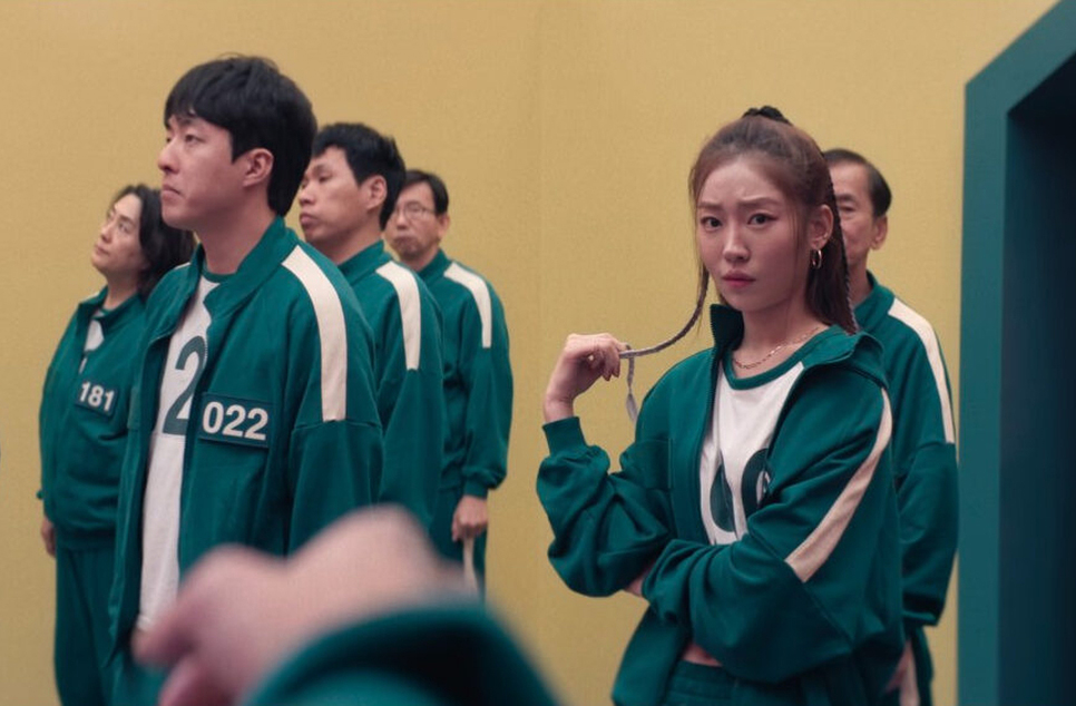 Song Ji?woo também apresenta ampla capacidade de se adaptar a diferentes atmosferas narrativas. Do suspense psicológico ao romance leve, ela transita com fluidez. Sua elasticidade artística, portanto, atrai diretores em busca de versatilidade.