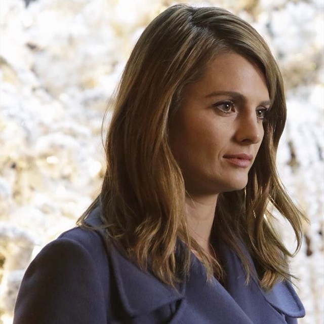 Em entrevistas posteriores, Stana afirmou que a decisão da emissora não lhe foi claramente explicada e descreveu o encerramento como “difícil” e inesperado, e reforçou que se tratou de uma escolha da produção, e não de uma decisão pessoal sua.
