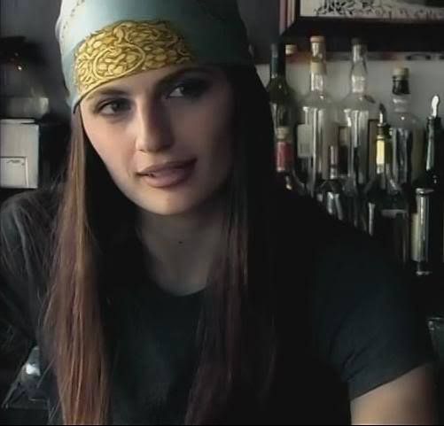 Stana Katic iniciou a carreira em 1999, no curta canadense 