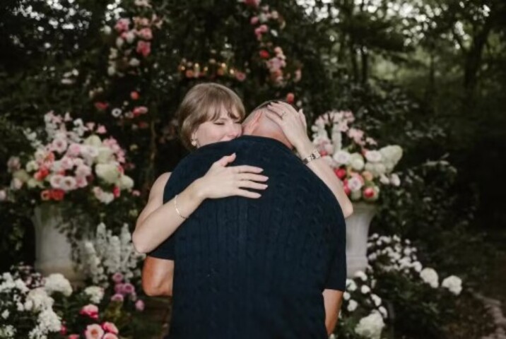 Entre os possíveis locais estão a mansão de Swift em Rhode Island e propriedades elegantes próximas. Também foram cogitados uma fazenda no Tennessee e até uma ilha privada no Caribe. O casal busca um cenário que comporte todos os convidados.