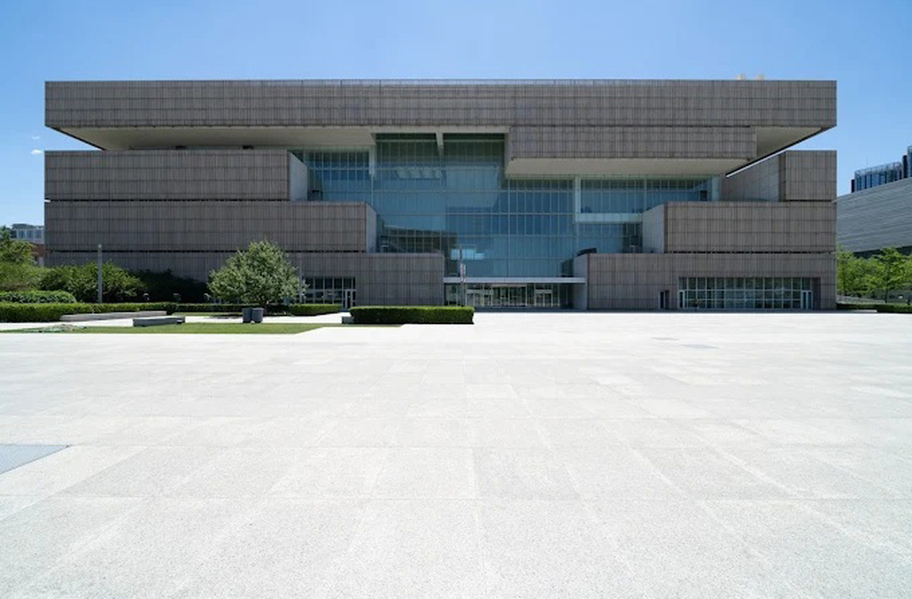 Ao atravessar suas portas, a sensação é de entrar em outro mundo. Uma 