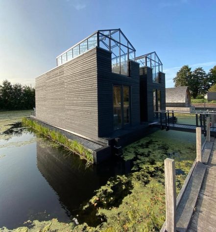 Empresa holandesa constrói casas flutuantes e se torna referência no mundo - Reprodução/@koenolthuis