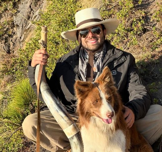 A viagem também é marcada por desafios, como a incerteza de locais para descanso e momentos de tensão, incluindo o desaparecimento temporário de Bastião. 