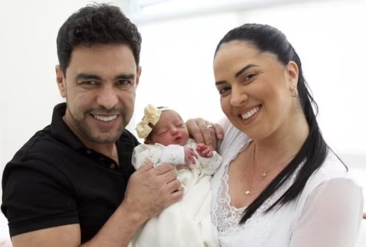 Em 2014, Zezé assumiu um namoro com a influenciadora Graciele Lacerda. Juntos, eles tiveram a menina Clara. 