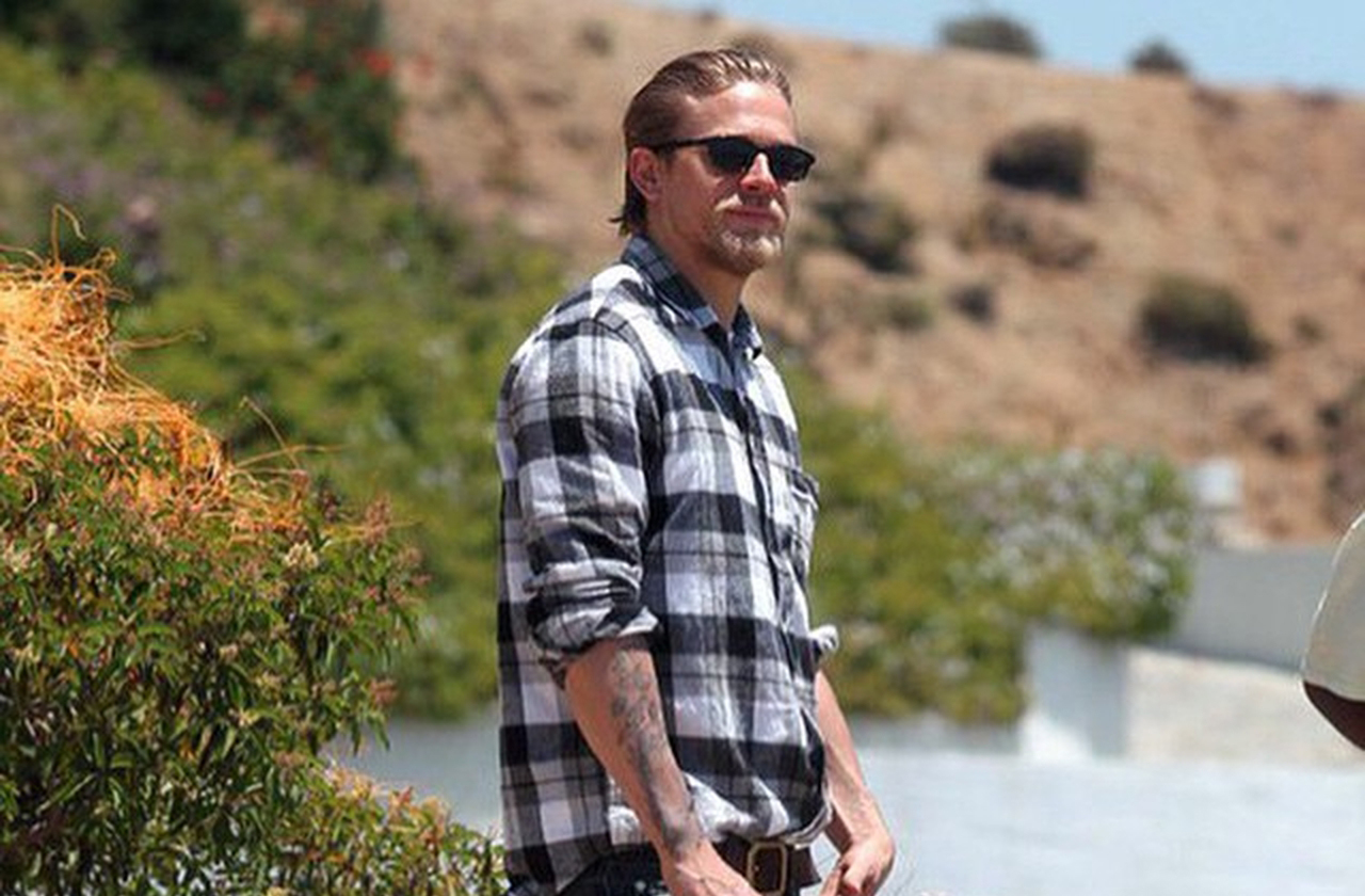 Em busca de expansão profissional, Charlie se mudou para os Estados Unidos e iniciou uma fase de adaptação intensa. A competitividade de Hollywood exigiu resiliência e foco absoluto. Com o tempo, ele encontrou seu espaço e começou a se destacar.