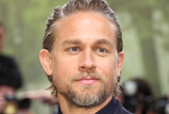 Quando o personagem ultrapassa o ator: o mergulho de Charlie Hunnam além do ambiente