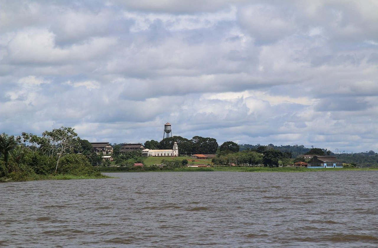 O acesso a Fordlândia é feito por barco a partir de Santarém ou Itaituba, e a viagem pelo Tapajós, por si só, já é uma experiência turística que vale a pena. O isolamento geográfico foi crucial para a preservação das ruínas até hoje.