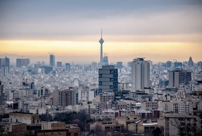 Com cerca de 15 milhões de habitantes, Teerã sofre crise hídrica sem precedentes e pode ser evacuada