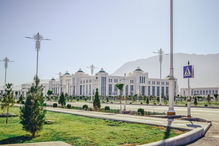 Ashgabat, Turcomenistão - Pexels/IGaragin
