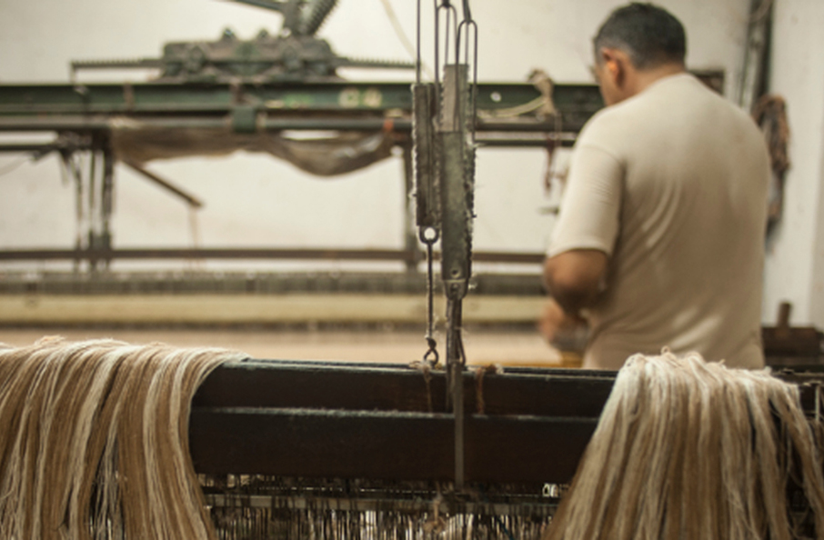 Hoje, hÃ¡ versÃµes industriais vendidas em larga escala, mas as artesanais seguem valorizadas por sua autenticidade e pela conexÃ£o com a cultura local. Para viajantes e aventureiros, a rede Ã© companheira inseparÃ¡vel, usada em acampamentos e trilhas, substituindo a cama tradicional com leveza e praticidade.