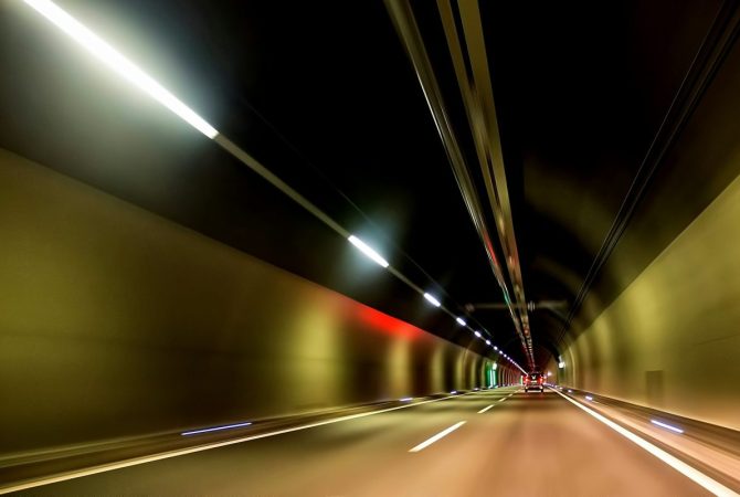 Maior túnel urbano do Brasil conecta a maior ponte do país