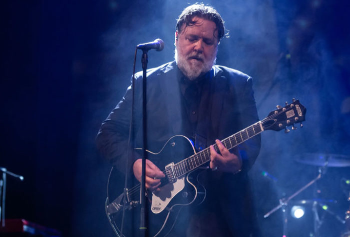 Russell Crowe e banda Indoor Garden Party