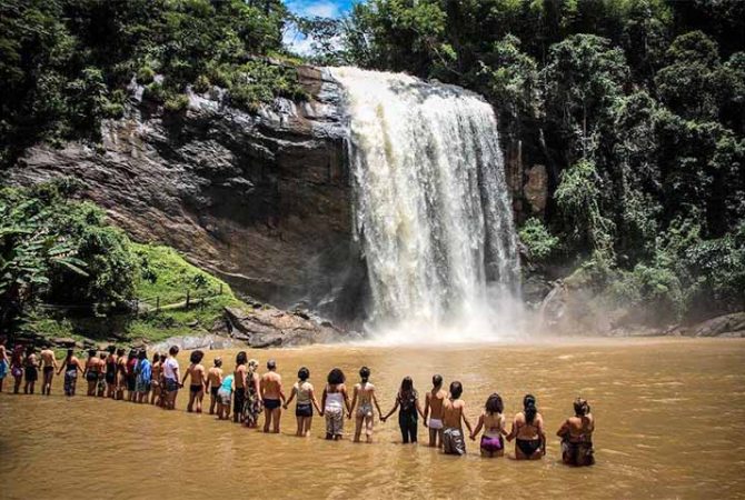 Cachoeira de 38 metros é joia natural escondida no interior de São Paulo
