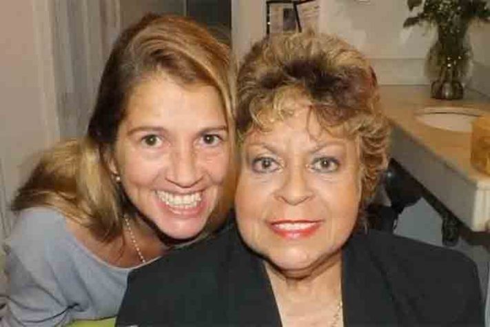 Atriz Tássia Camargo