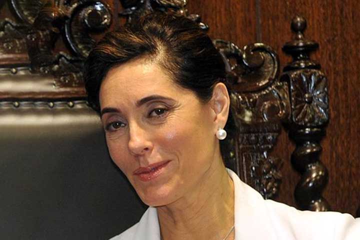 Christiane Torloni foi casada quatro vezes. Da uniÃ£o com o diretor Dennis Carvalho nasceram os filhos gÃªmeos Leonardo e Guilherme. Em 1992, quando tinha 12 anos, Guilherme morreu em um acidente. 

