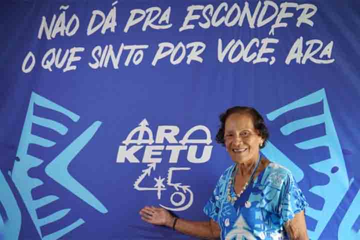 <p>Essa escolha reforça a ligação do grupo com o candomblé e com a ancestralidade africana. Além disso, o nome também é interpretado como “Espírito do Tempo”, o que traduz sua capacidade de se reinventar e permanecer atual.</p>
