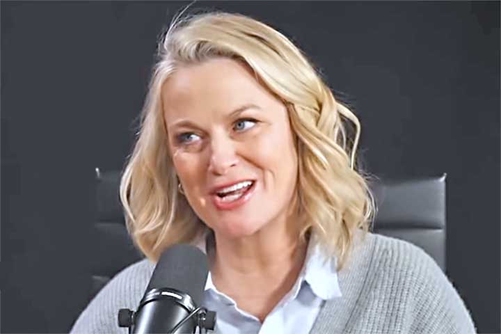 A atração é estruturada como uma série de entrevistas nas quais Amy Poehler recebe convidados para diálogos descontraídos sobre trajetórias profissionais, experiências pessoais e aspectos do cotidiano. 
