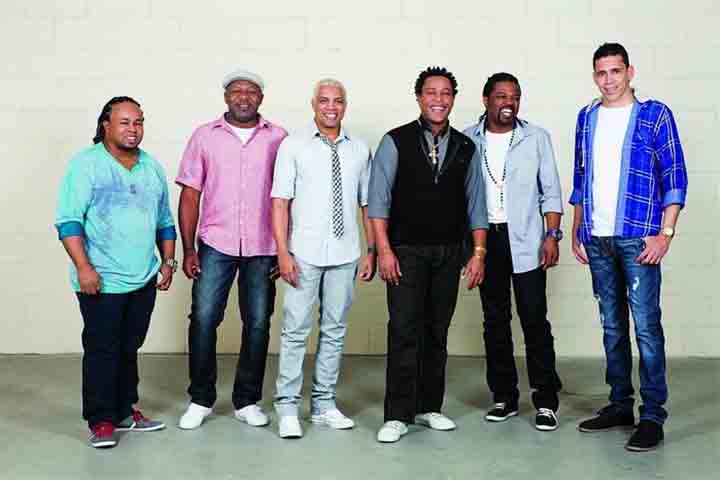 <p>Integrou os grupos Riacho e Tela Quente até que, em 1992, fundou o Revelação, destacando-se como cavaquista e cantor, o que lhe deu projeção nacional. O grupo tornou-se um fenômeno do samba e pagode, com sucessos como “Deixa Acontecer” nos anos 2000. Ficou no Revelação de 1991 até 2014.</p>
