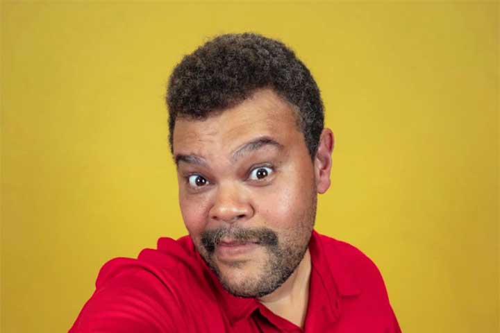 Após integrar o elenco do BBB 20, Babu Santana está de volta ao reality show. Em sua última passagem, formou uma dupla com Felipe Prior e ficou com a quarta colocação ,sendo eliminado no último paredão antes da final.