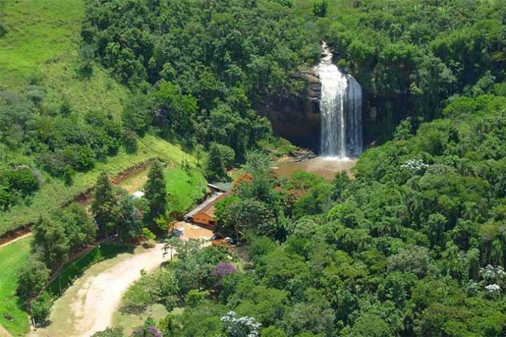 Cachoeira Grande, Lagoinha (SP) - Reprodução do Facebook Cachoeira Grande - Lagoinha