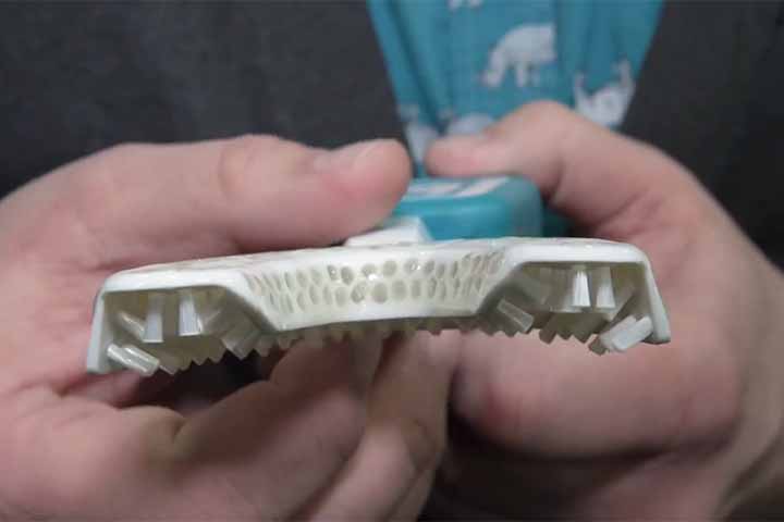 As informações coletadas podem ser enviadas para um aplicativo, onde ficam disponíveis para acompanhamento médico, abrindo caminho para um monitoramento contínuo e integrado da saúde do usuário.
