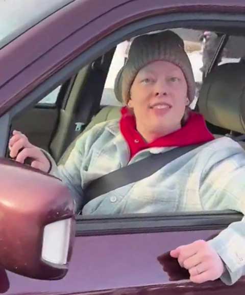 A morte ocorrida em Minneapolis tornou-se um dos episódios mais emblemáticos e controversos ligados à atuação recente do Serviço de Imigração e Controle de Alfândega dos Estados Unidos. 
- Jonathan Ross/Wikimédia Commons