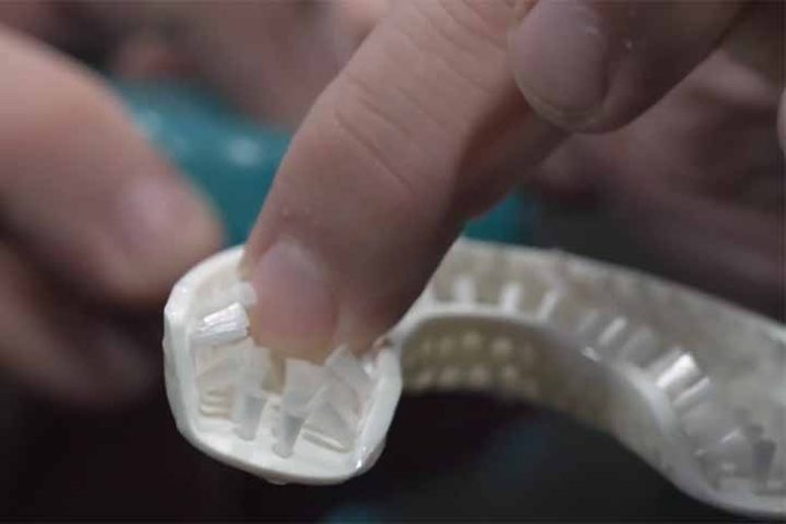 História da escova de dentes e os hábitos saudáveis da higiene bucal