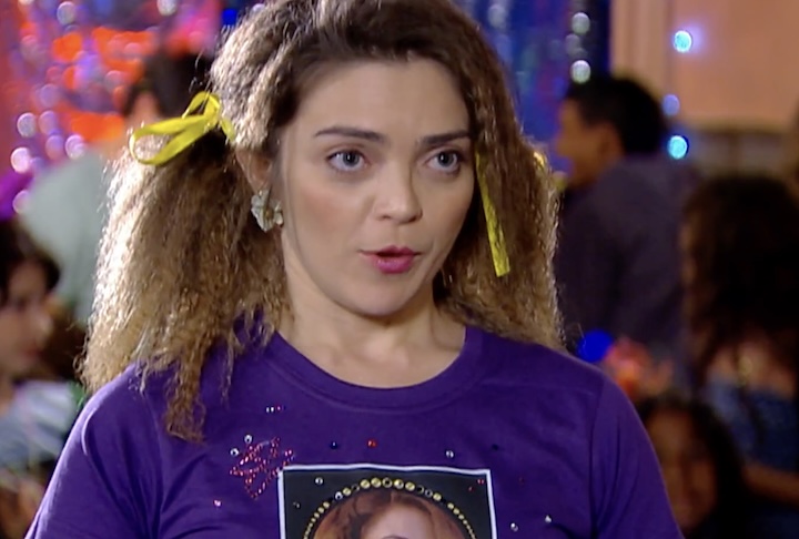 Antes da televisão, Titina iniciou sua trajetória nos palcos, ainda na década de 1990. Ela atuou em peças famosas e vencedoras de prêmios, como 